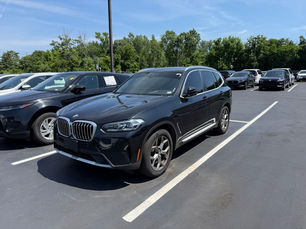 BMW X3 Vehicle Full-screen Gallery Image 03