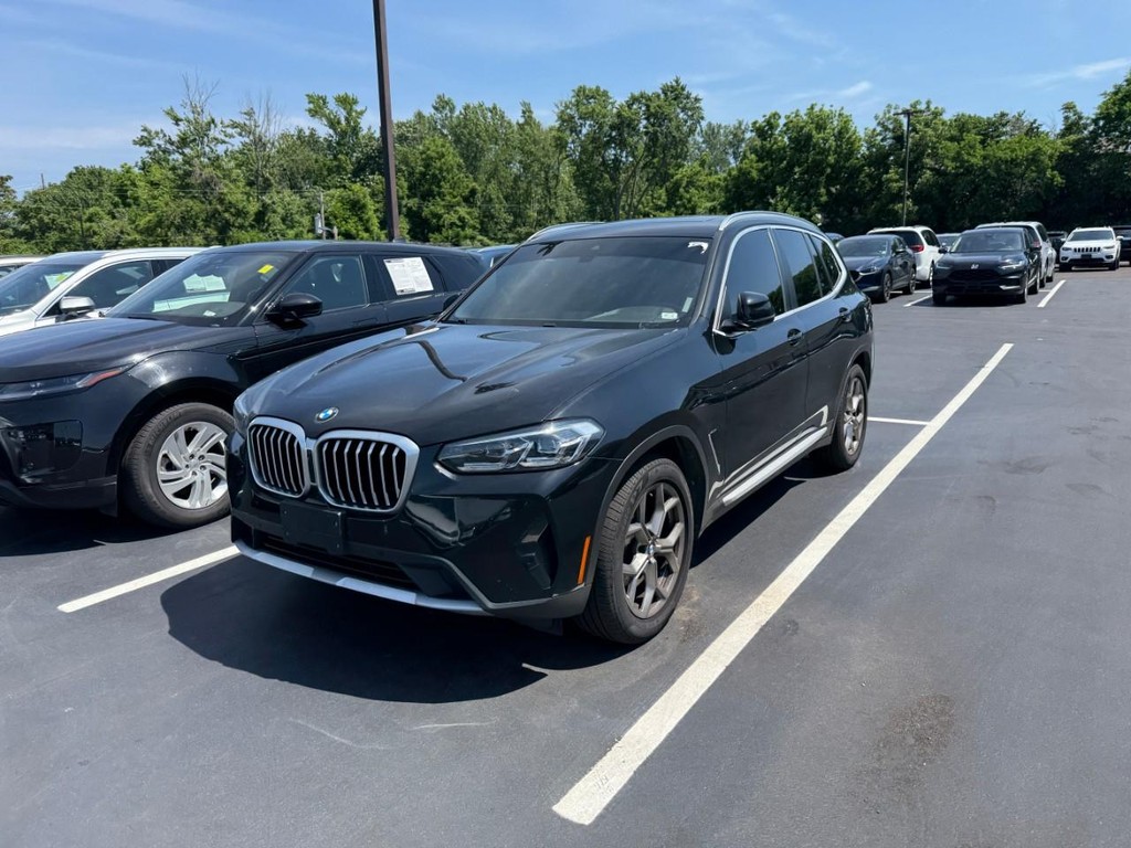 BMW X3 Vehicle Full-screen Gallery Image 04