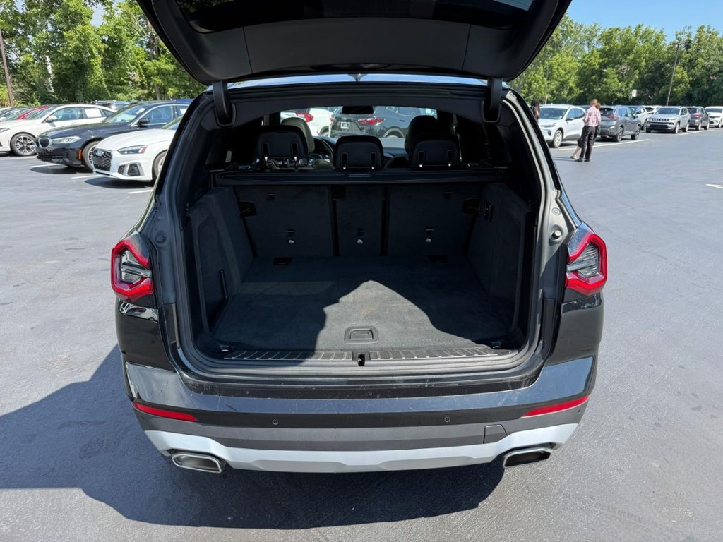 BMW X3 Vehicle Full-screen Gallery Image 07