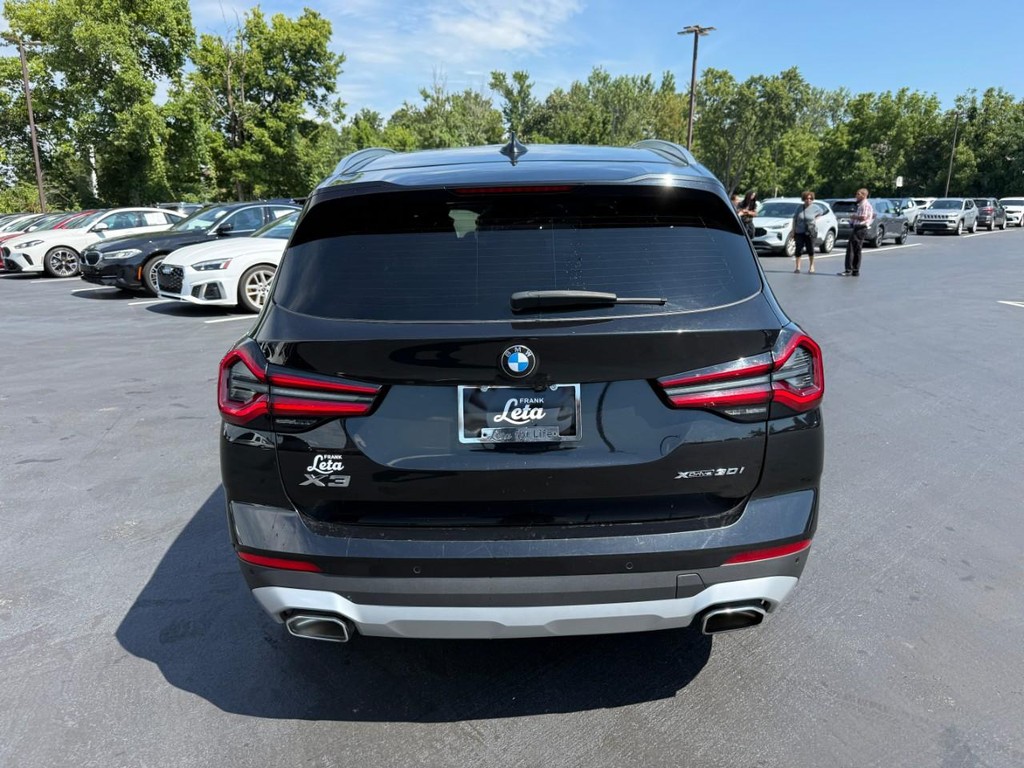 BMW X3 Vehicle Full-screen Gallery Image 08