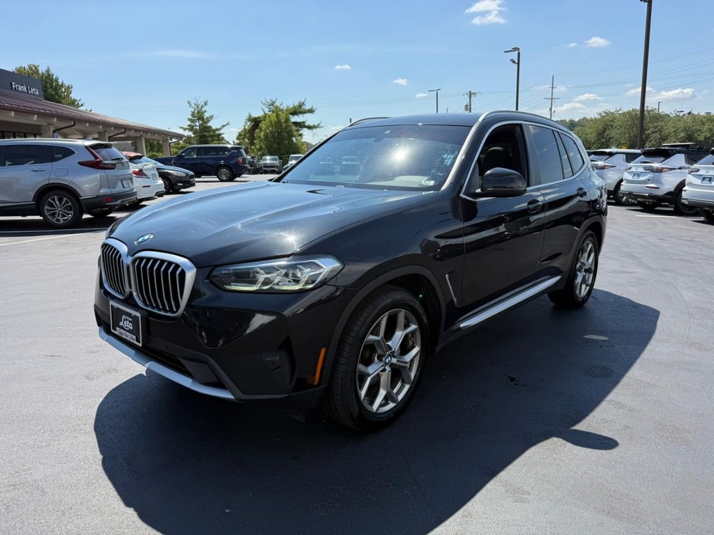 BMW X3 Vehicle Full-screen Gallery Image 09