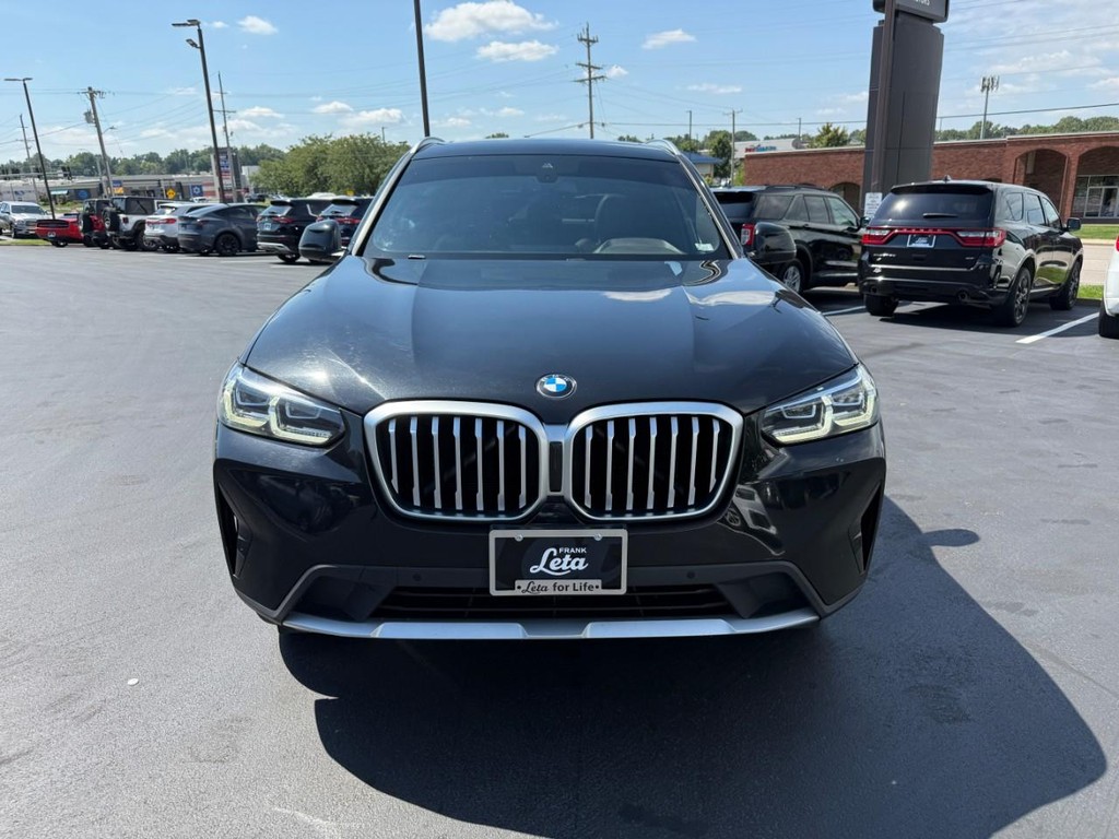BMW X3 Vehicle Full-screen Gallery Image 10
