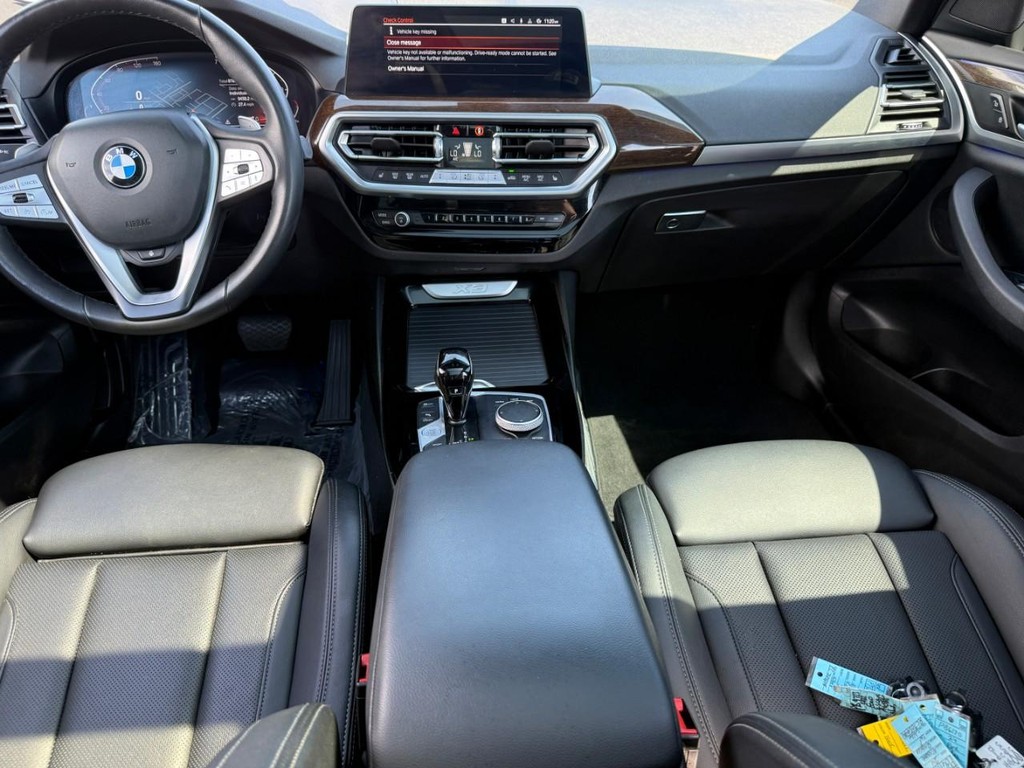 BMW X3 Vehicle Full-screen Gallery Image 12
