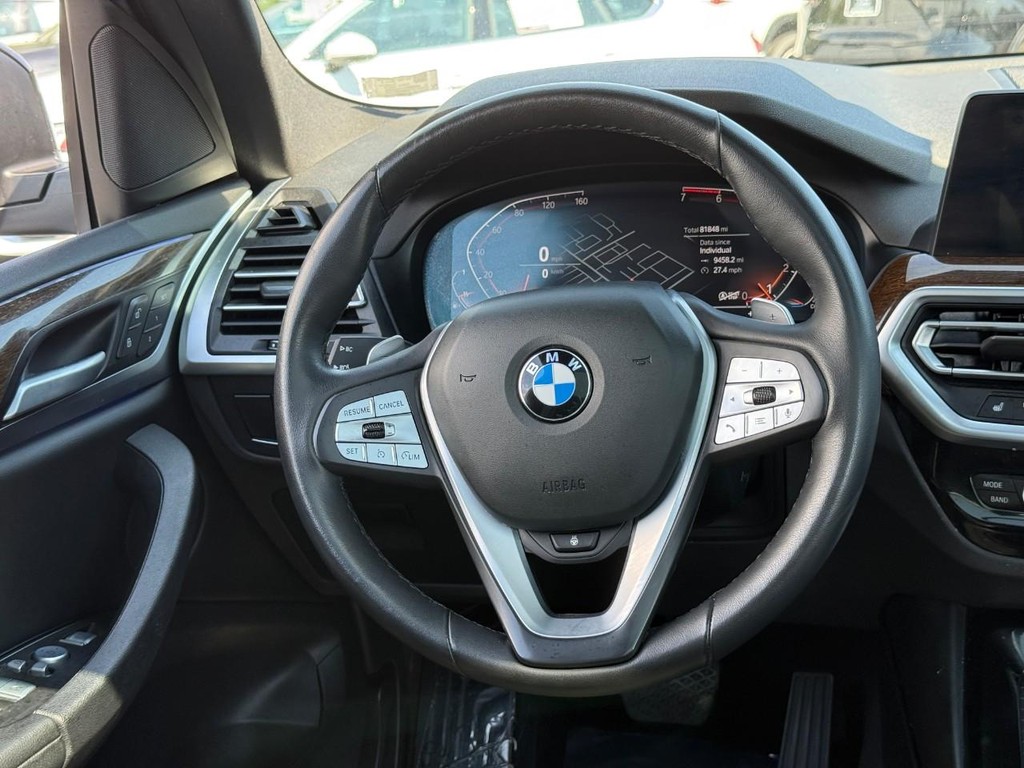 BMW X3 Vehicle Full-screen Gallery Image 13