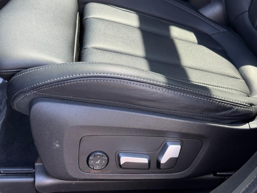 BMW X3 Vehicle Full-screen Gallery Image 20