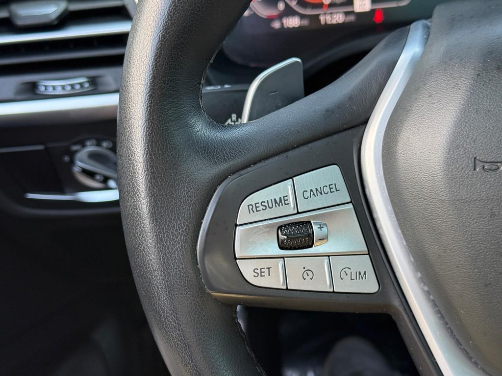 BMW X3 Vehicle Full-screen Gallery Image 21