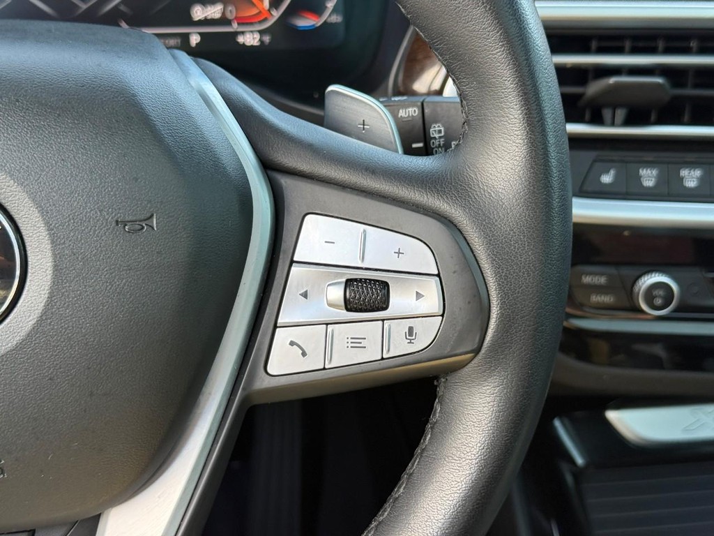 BMW X3 Vehicle Full-screen Gallery Image 22