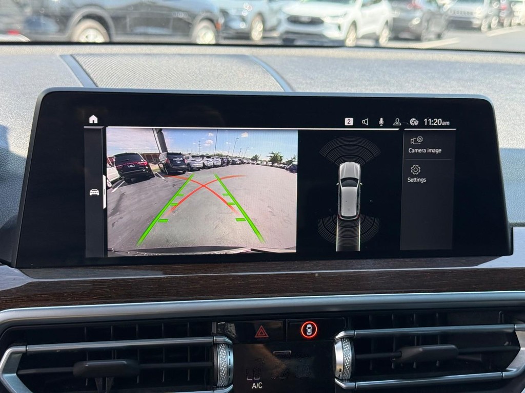 BMW X3 Vehicle Full-screen Gallery Image 25