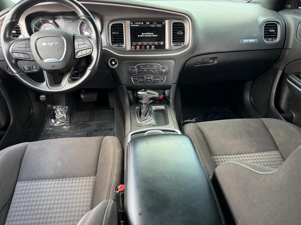 Dodge Charger Vehicle Full-screen Gallery Image 10