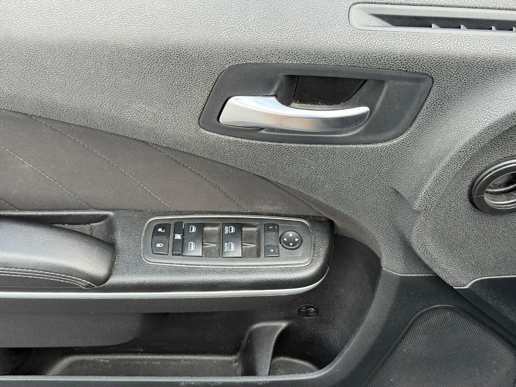 Dodge Charger Vehicle Full-screen Gallery Image 14
