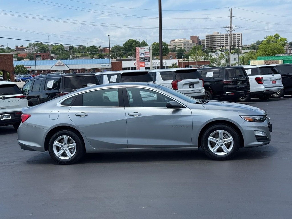 Chevrolet Malibu Vehicle Full-screen Gallery Image 02