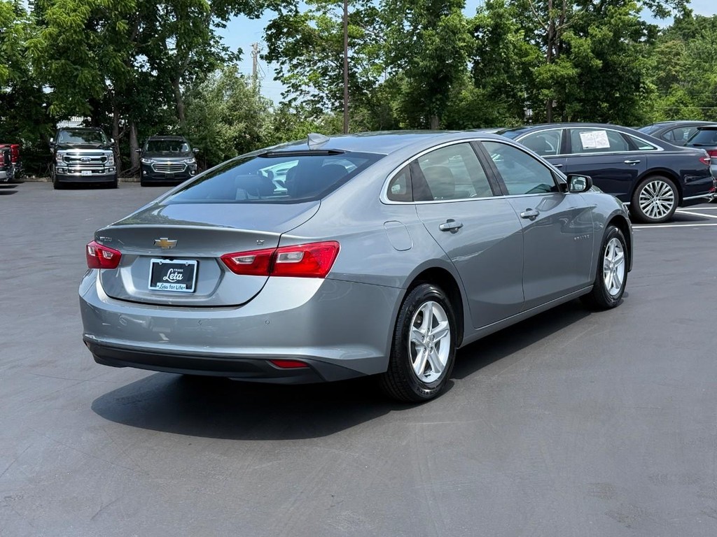 Chevrolet Malibu Vehicle Full-screen Gallery Image 03