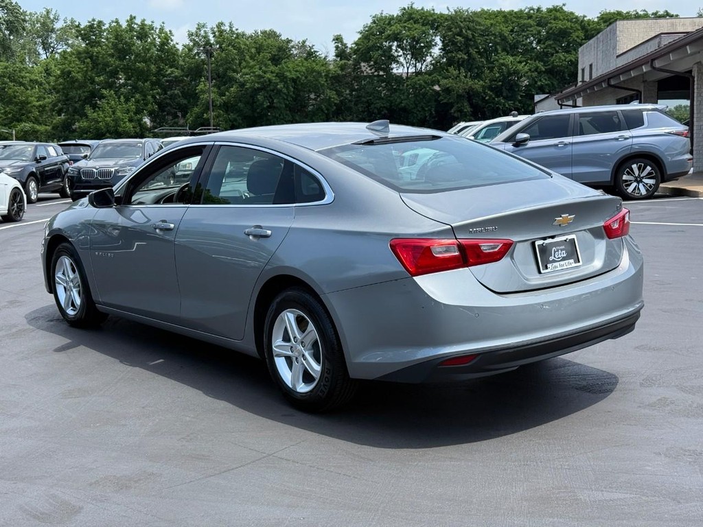 Chevrolet Malibu Vehicle Full-screen Gallery Image 04
