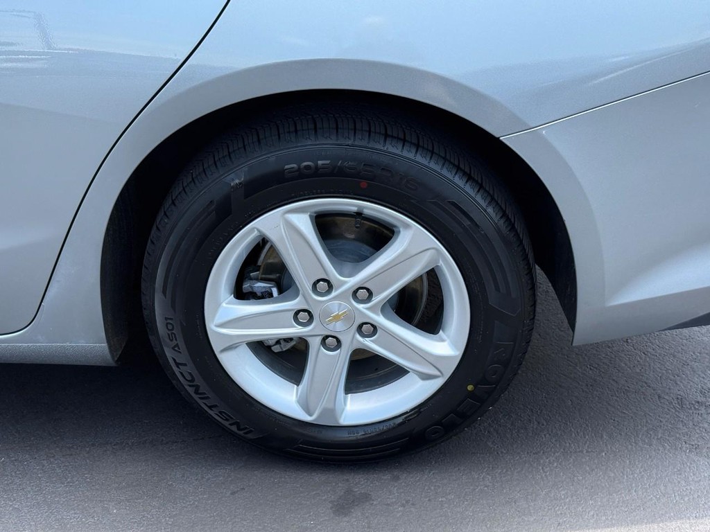 Chevrolet Malibu Vehicle Full-screen Gallery Image 05