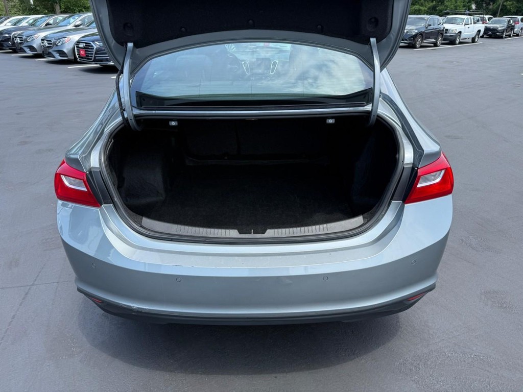 Chevrolet Malibu Vehicle Full-screen Gallery Image 06