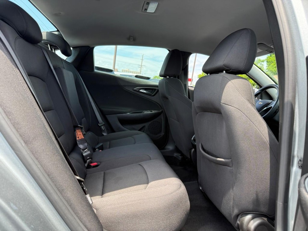Chevrolet Malibu Vehicle Full-screen Gallery Image 10