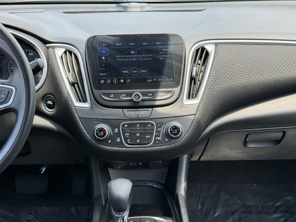 Chevrolet Malibu Vehicle Full-screen Gallery Image 13