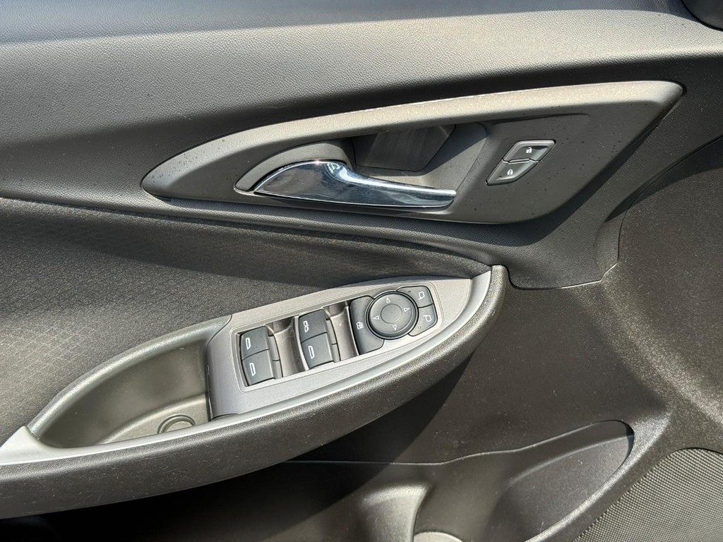Chevrolet Malibu Vehicle Full-screen Gallery Image 15