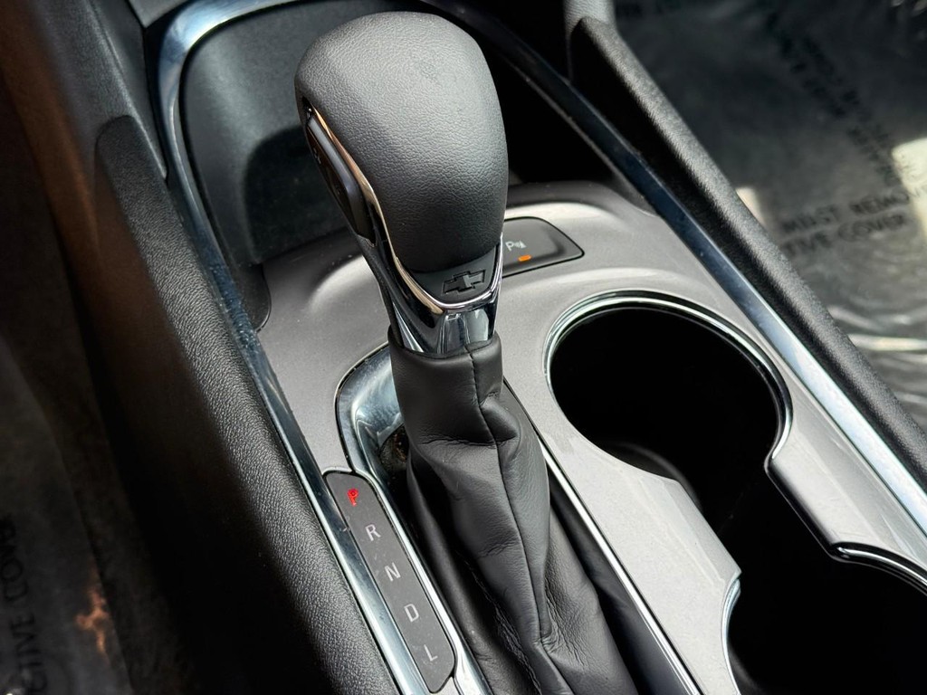 Chevrolet Malibu Vehicle Full-screen Gallery Image 21