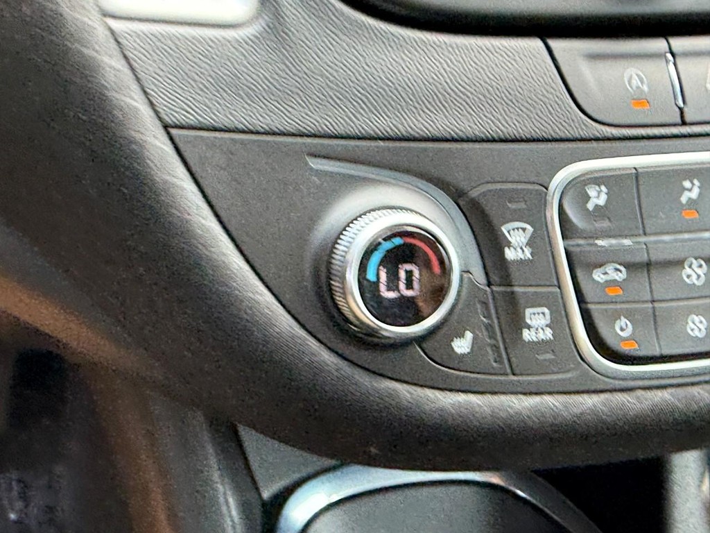 Chevrolet Malibu Vehicle Full-screen Gallery Image 22