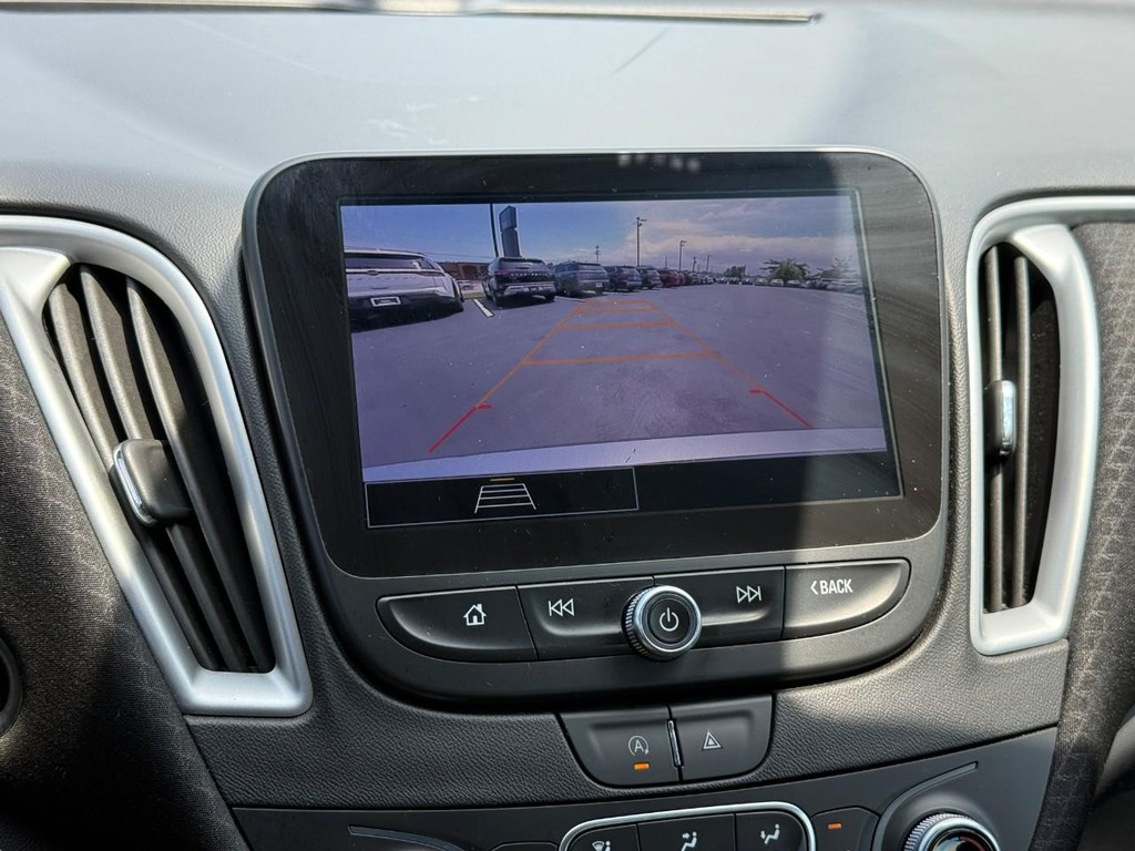 Chevrolet Malibu Vehicle Full-screen Gallery Image 23