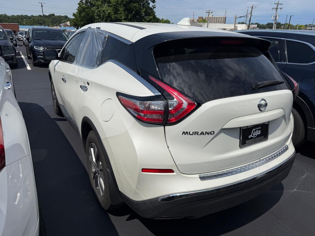 Nissan Murano Vehicle Full-screen Gallery Image 04