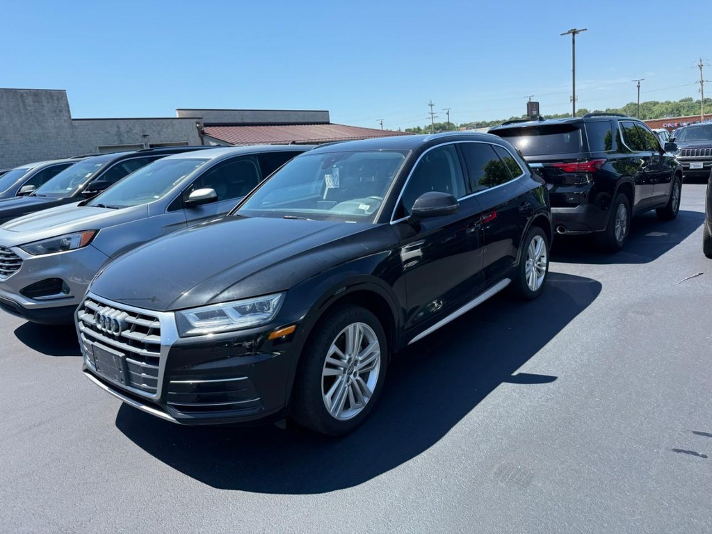 Audi Q5 Vehicle Full-screen Gallery Image 01