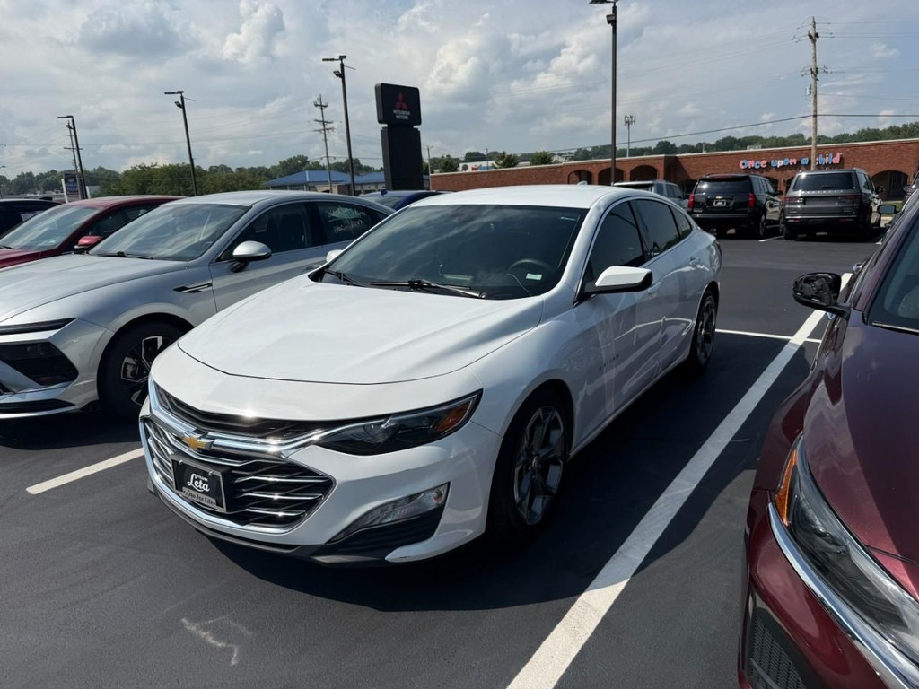 Chevrolet Malibu Vehicle Full-screen Gallery Image 02