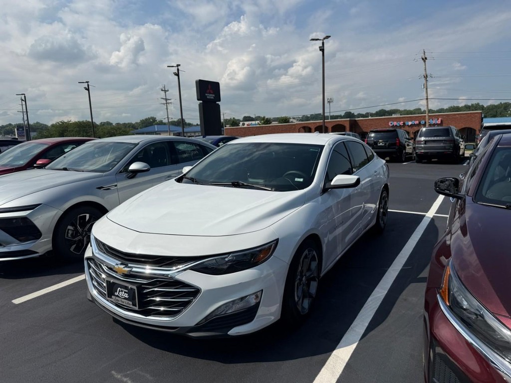 Chevrolet Malibu Vehicle Full-screen Gallery Image 03