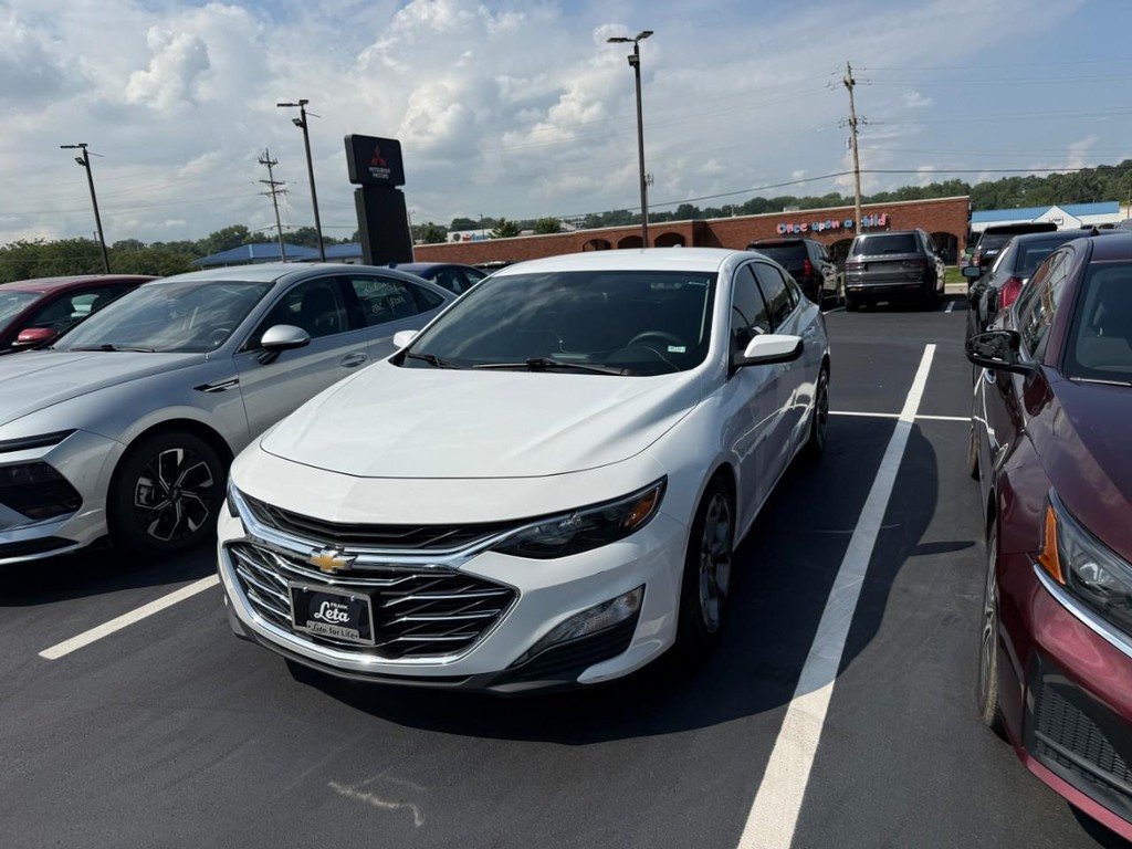 Chevrolet Malibu Vehicle Full-screen Gallery Image 04