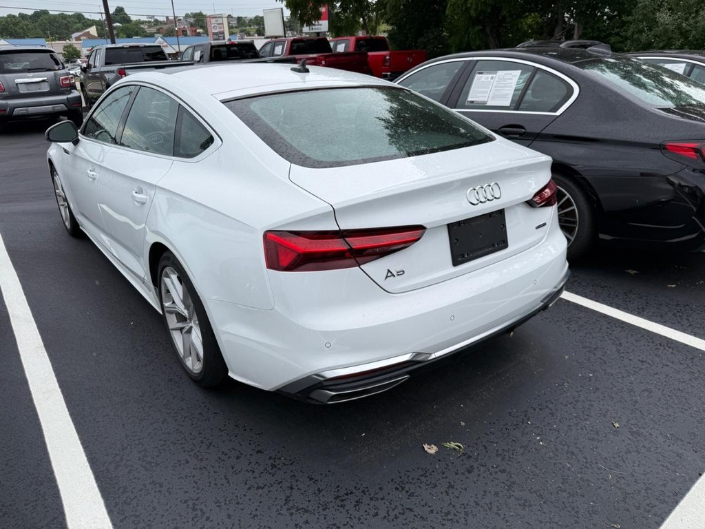 Audi A5 Sportback Vehicle Full-screen Gallery Image 04
