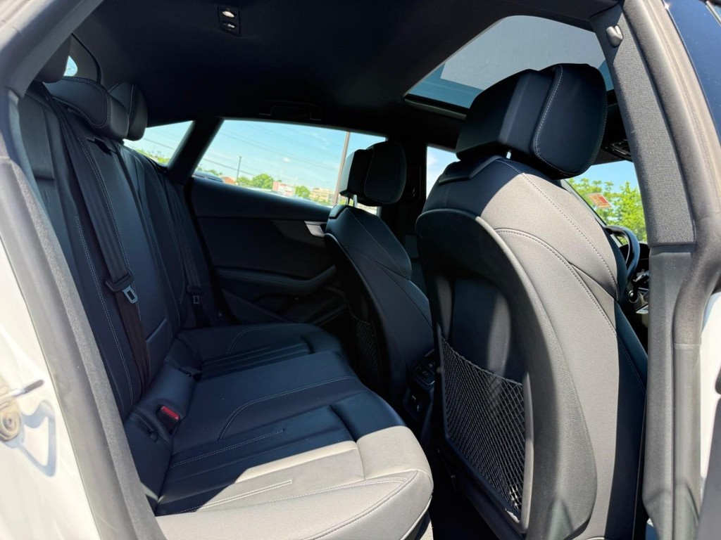 Audi A5 Sportback Vehicle Full-screen Gallery Image 10