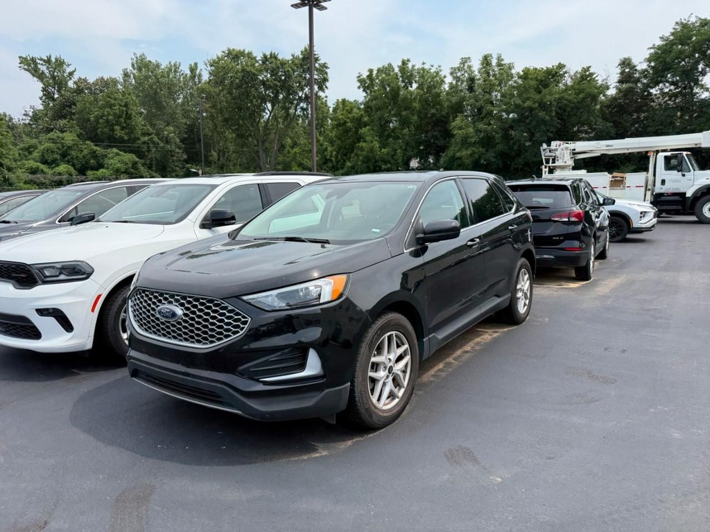 Ford Edge Vehicle Full-screen Gallery Image 02