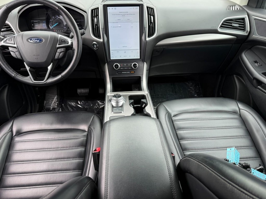 Ford Edge Vehicle Full-screen Gallery Image 12