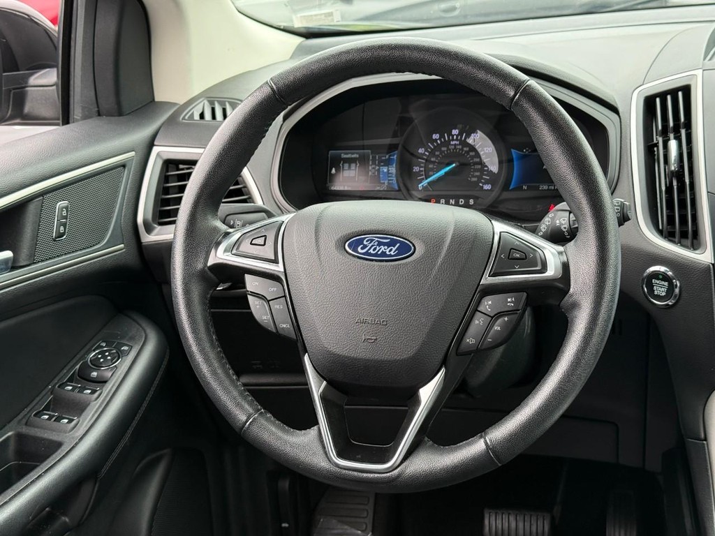 Ford Edge Vehicle Full-screen Gallery Image 13