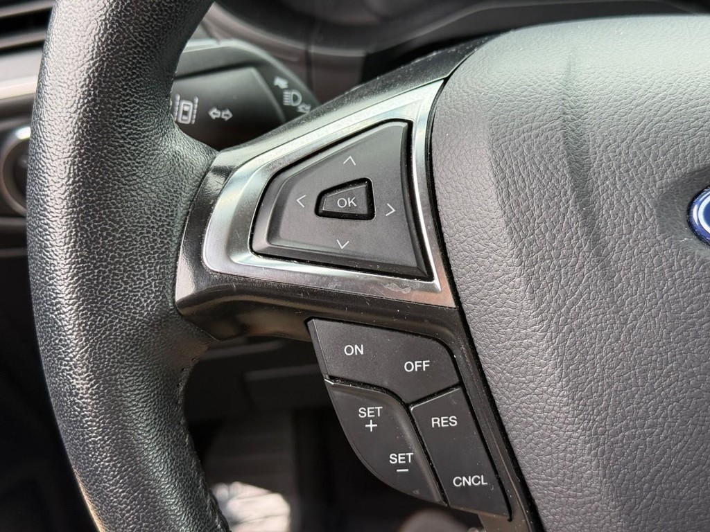 Ford Edge Vehicle Full-screen Gallery Image 21