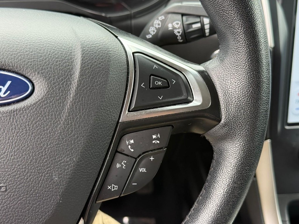 Ford Edge Vehicle Full-screen Gallery Image 22