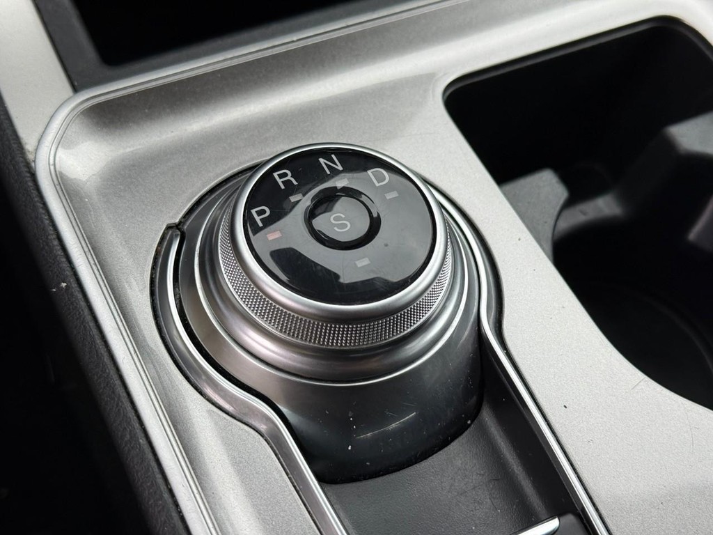 Ford Edge Vehicle Full-screen Gallery Image 23