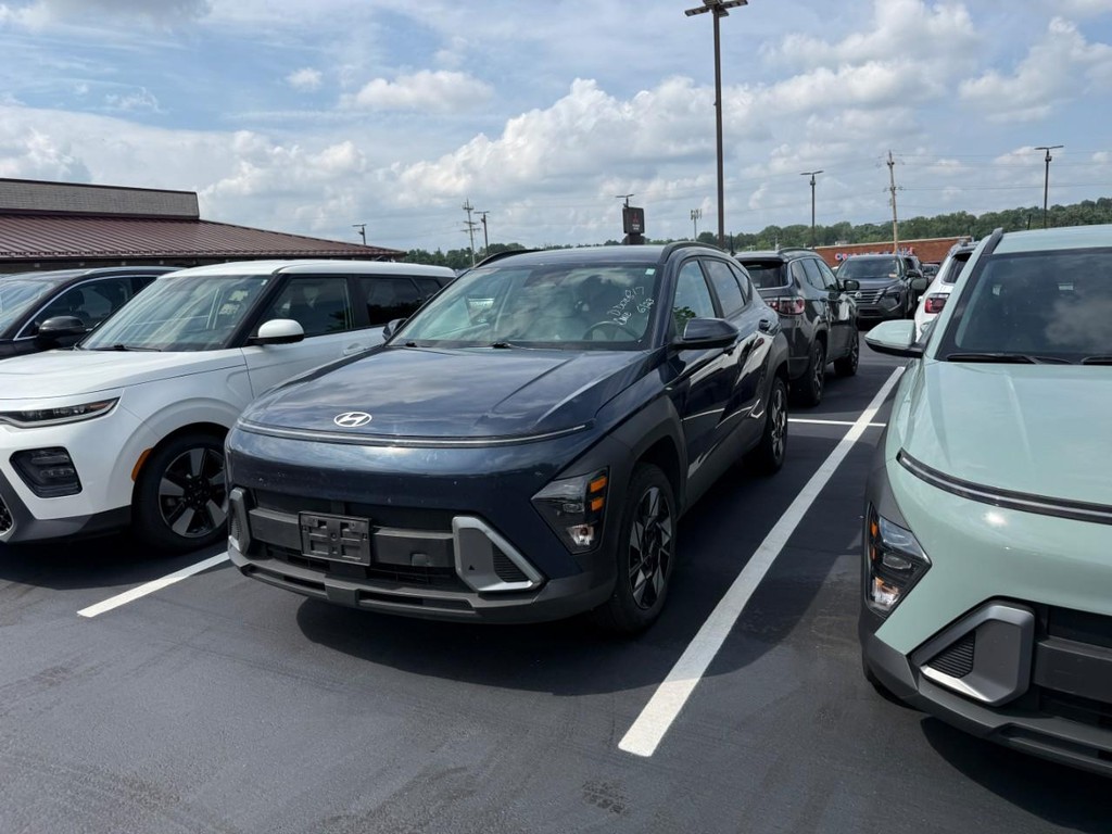 Hyundai Kona Vehicle Full-screen Gallery Image 02