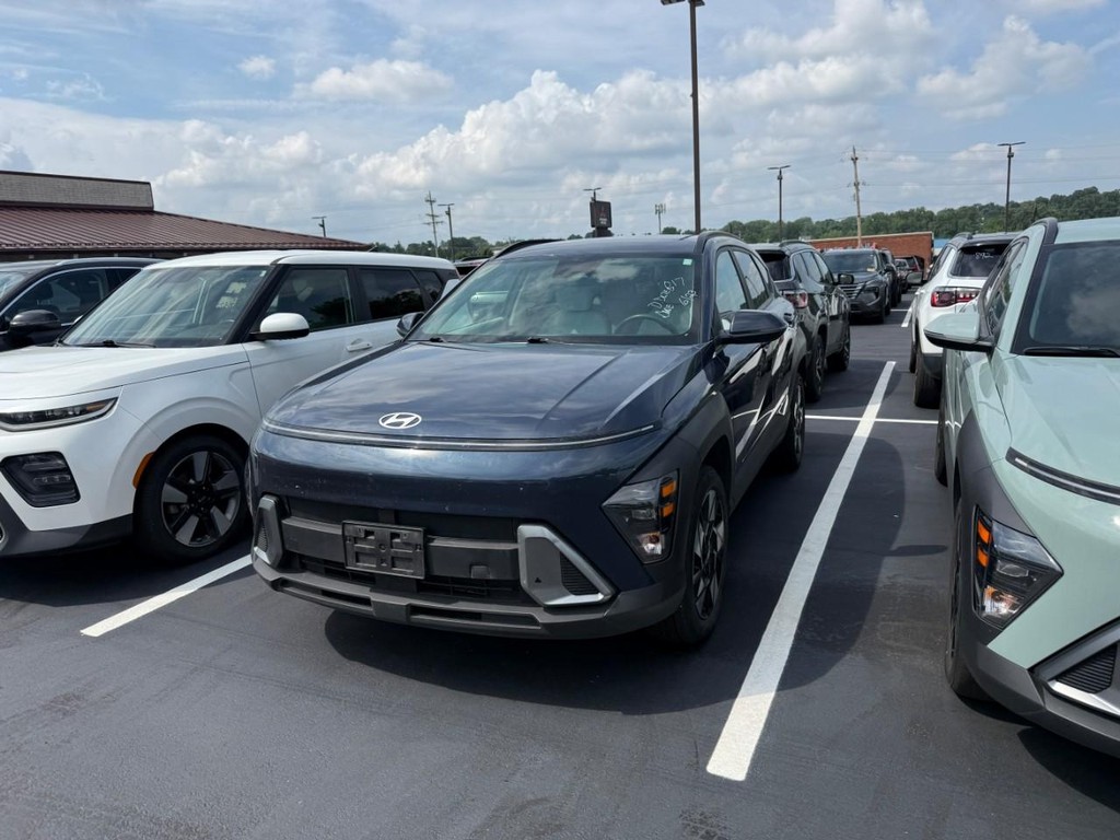 Hyundai Kona Vehicle Full-screen Gallery Image 03