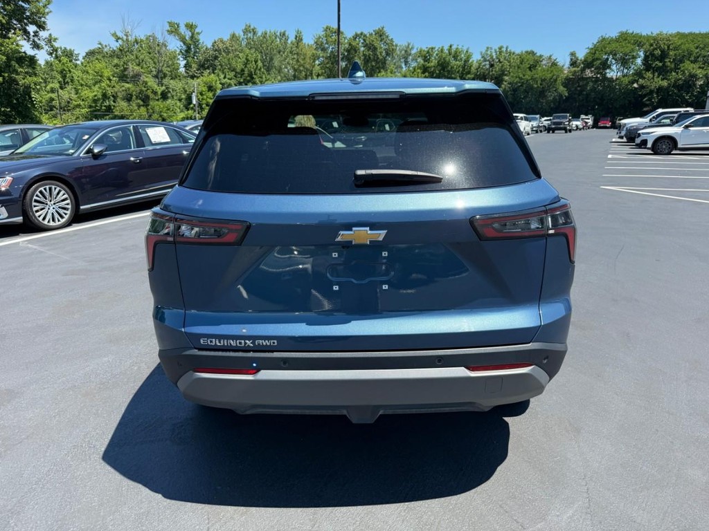 Chevrolet Equinox Vehicle Full-screen Gallery Image 08