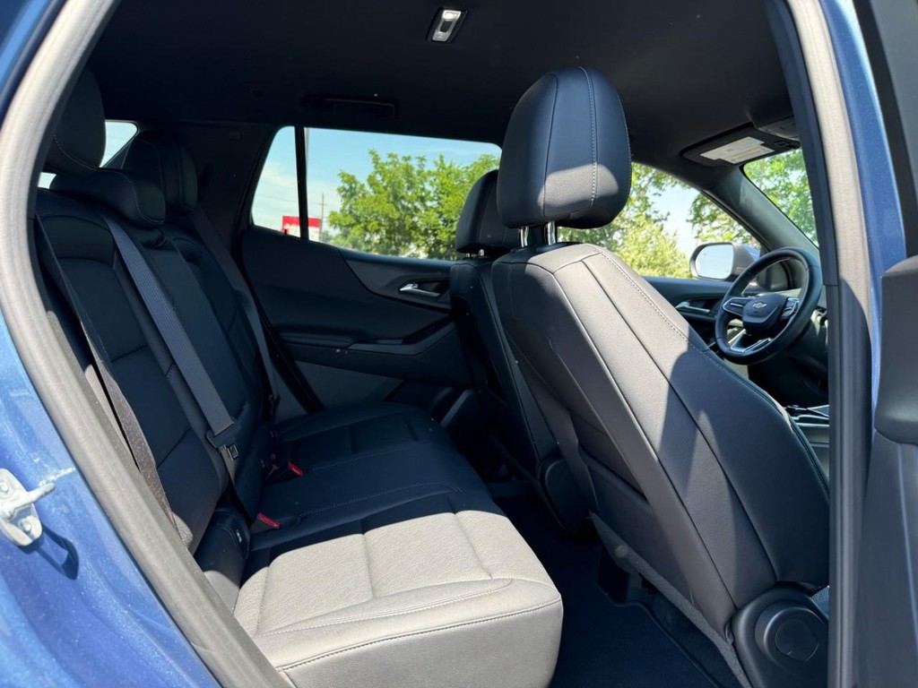 Chevrolet Equinox Vehicle Full-screen Gallery Image 11
