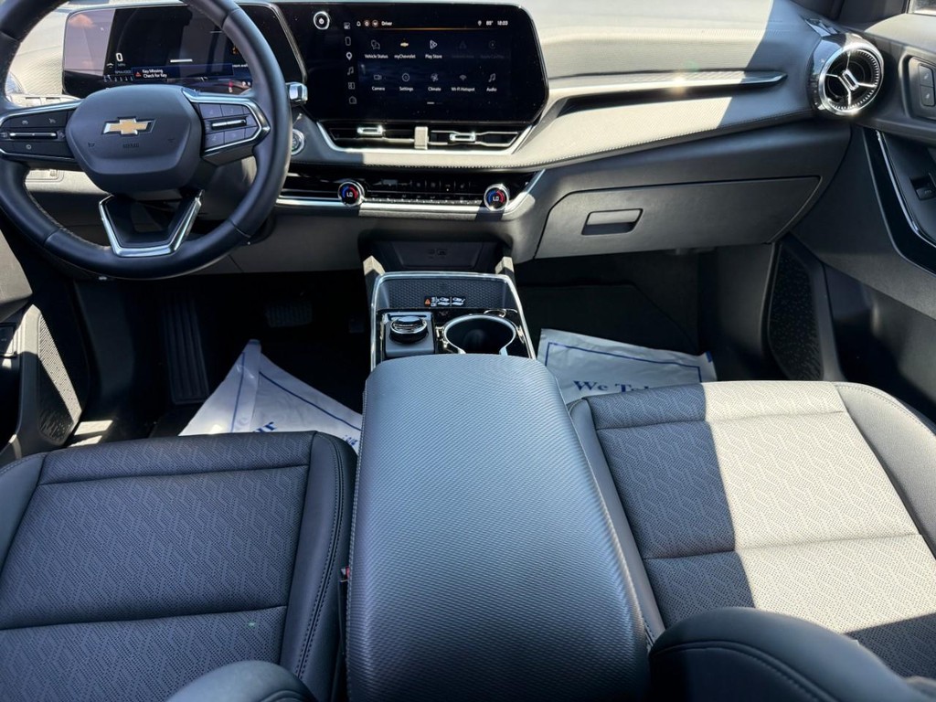 Chevrolet Equinox Vehicle Full-screen Gallery Image 12
