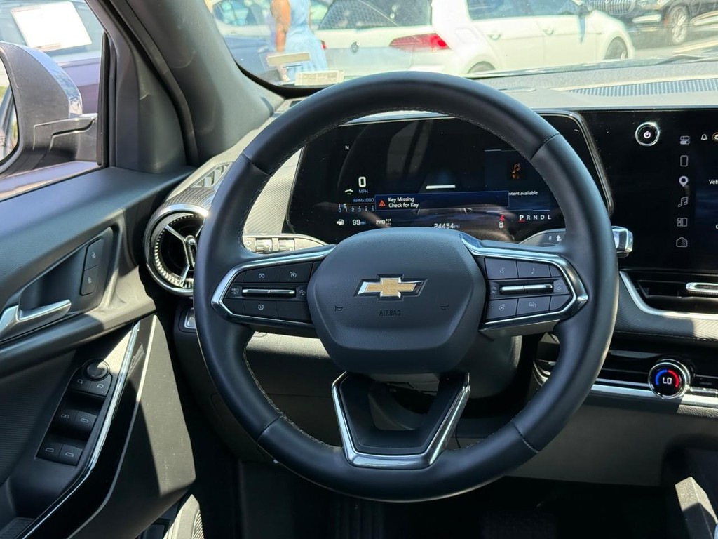Chevrolet Equinox Vehicle Full-screen Gallery Image 13