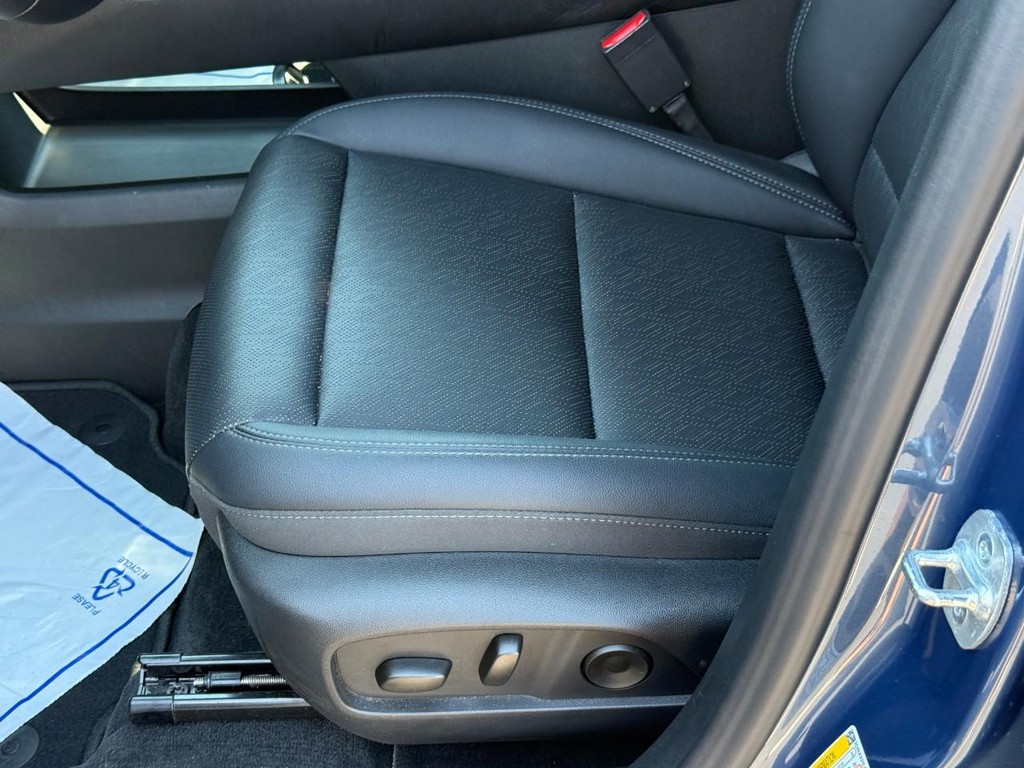 Chevrolet Equinox Vehicle Full-screen Gallery Image 17