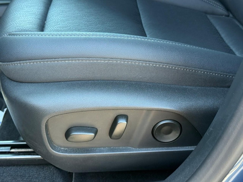 Chevrolet Equinox Vehicle Full-screen Gallery Image 18