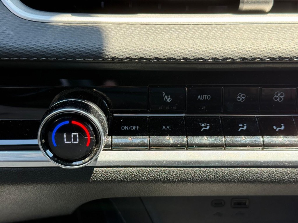 Chevrolet Equinox Vehicle Full-screen Gallery Image 22