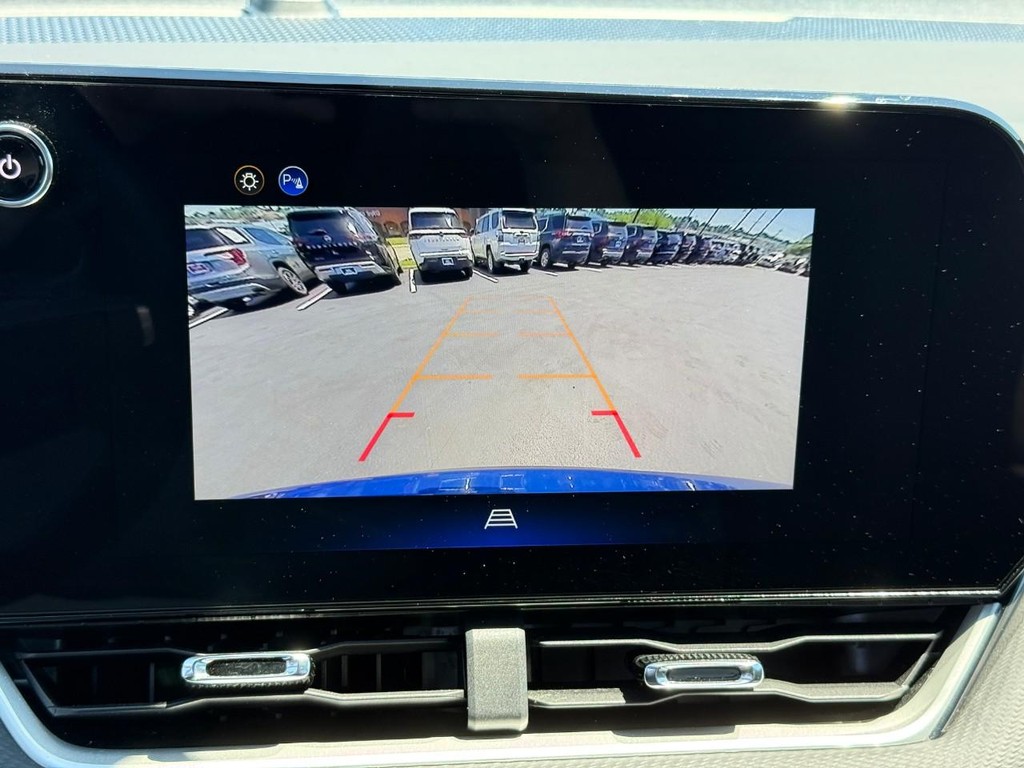 Chevrolet Equinox Vehicle Full-screen Gallery Image 23