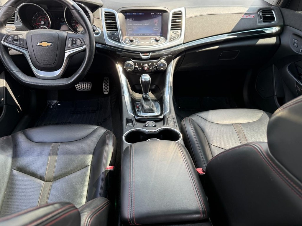 Chevrolet SS Vehicle Full-screen Gallery Image 11