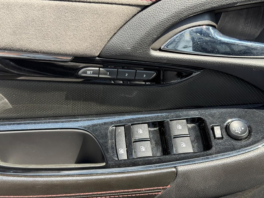 Chevrolet SS Vehicle Full-screen Gallery Image 16
